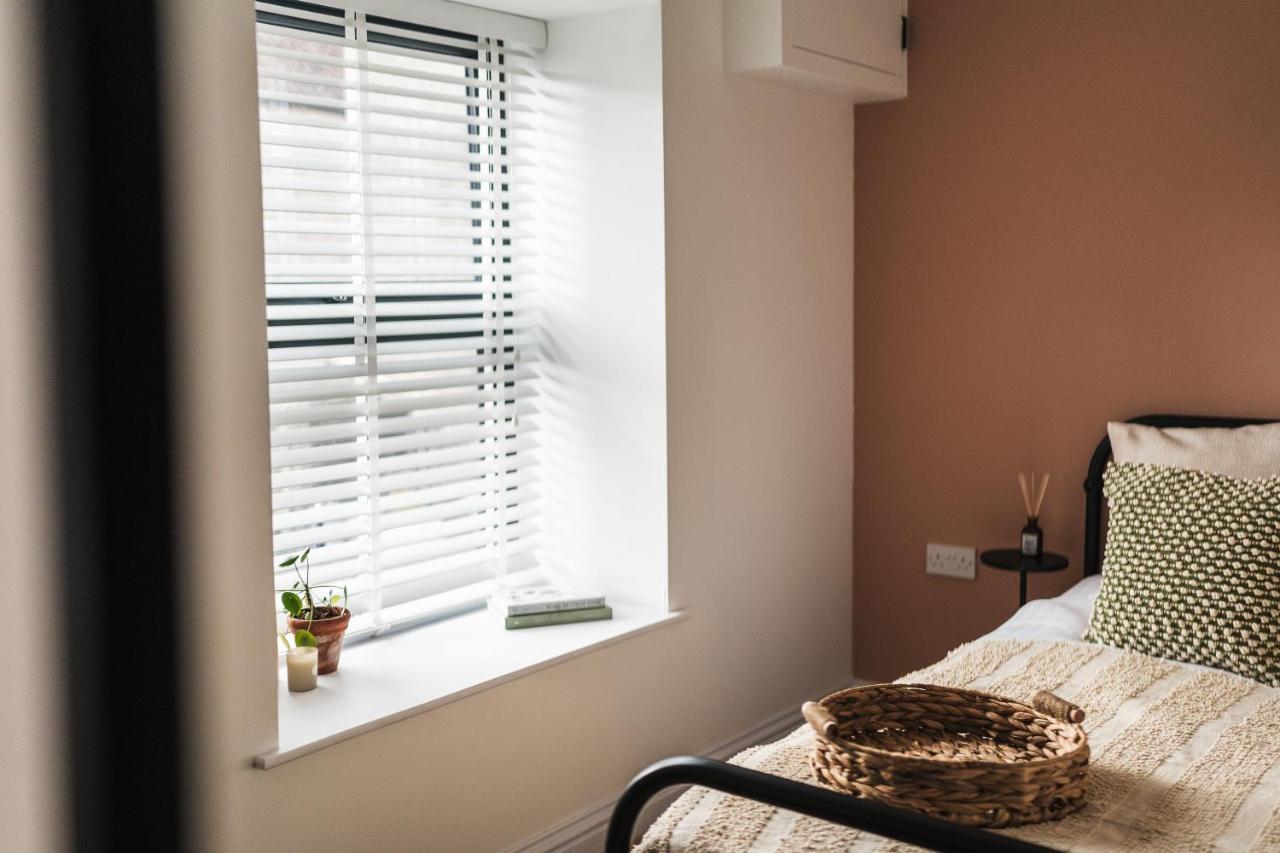 Wych Cottage, Striking 2 Bed, Parking, Ground Floor Flat - Step Free سوميرتون المظهر الخارجي الصورة