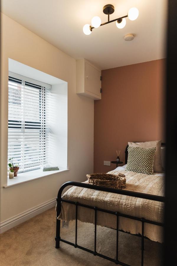 Wych Cottage, Striking 2 Bed, Parking, Ground Floor Flat - Step Free سوميرتون المظهر الخارجي الصورة